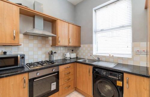Jesmond Apartment | Modern Stylish Jesmond Apartment with parking.