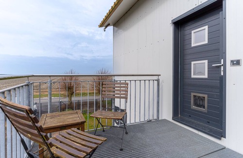 Karolinenkoog Apartment | Modern vacation apartment with a view over the fields near St. Peter-Ording