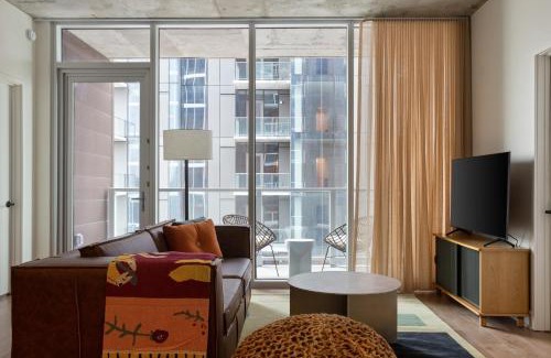 Rainey Street Historic District House | Mohawk by AvantStay Brand New Condo Room in Austin w Amazing Amenities