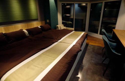 Minami Apartment | MolinHotels102-札幌市定山渓天然温泉に紅葉シーズン到来-W-beds2&S-beds3