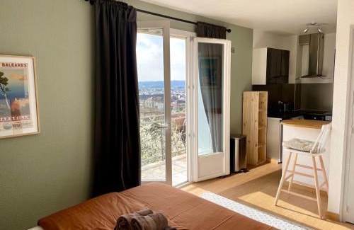 Brive-la-Gaillarde Apartment | Mon Appart'hôtel - Climatisation avec Parking Gratuit