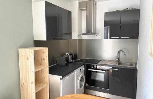 Brive-la-Gaillarde Apartment | Mon Appart'hôtel - Climatisation avec Parking Gratuit