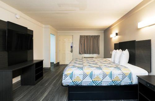Baytown Hotel | Motel 6-Baytown, TX - Garth Rd