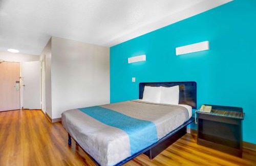 Northeast Raleigh Hotel | Motel 6-Raleigh, NC - North