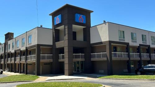 Northeast Raleigh Hotel | Motel 6-Raleigh, NC - North