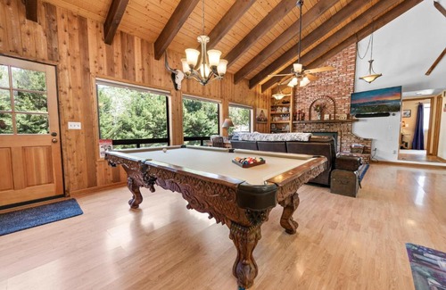 Big Bear City House | Mount Bearadise - Located in a beautiful quiet area of Big Bear City! Pool Table and Arcade Games!