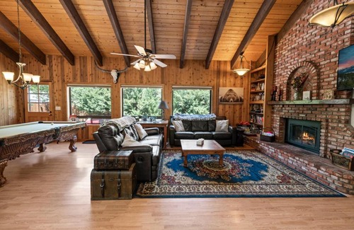 Big Bear City House | Mount Bearadise - Located in a beautiful quiet area of Big Bear City! Pool Table and Arcade Games!