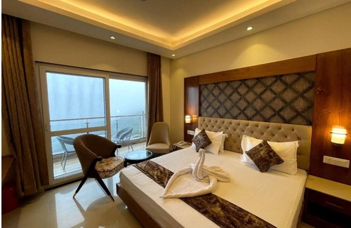 The Mall Road Hotel | Mountain Glow