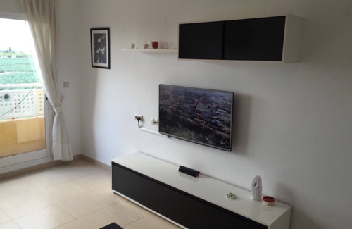 Almoradi Apartment | Mountain view 2-bedroom Apartment with WI-FI in Almoradi (Alicante) SPAIN