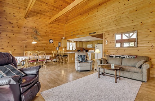 Strong Cabin | Mountain-View Deck! Cabin By Mt Abraham Skiing