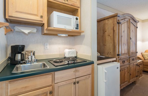 Telluride Apartment | Mountainside Inn 121 1 Bedroom Hotel Room by Alpine Lodging Telluride