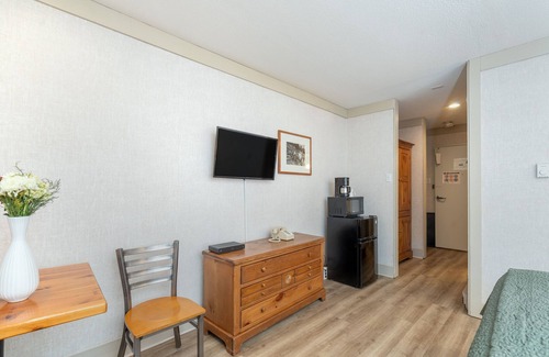 Telluride Apartment | Mountainside Inn 205 1 Bedroom Hotel Room by Alpine Lodging Telluride