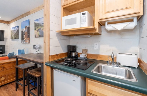 Telluride Apartment | Mountainside Inn 310 1 Bedroom Hotel Room by Alpine Lodging Telluride