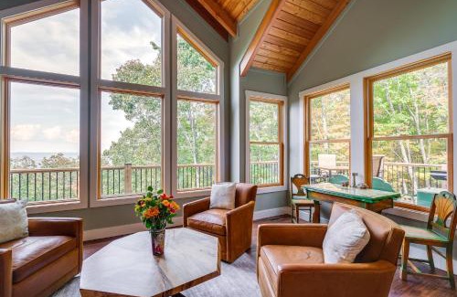 Caldwell House | Mtn Views and Spacious Deck! Modern Caldwell Getaway