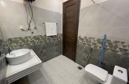 Lahore Hotel | Multazam Heights, DHA Phase 8, Hotel Airport Lahore