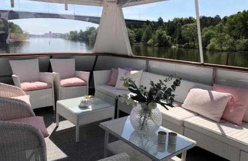 Gamla Stan Boat Rental | MY Etera