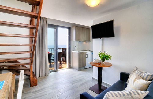 Myrtos Apartment | Myrtos Mare Suites - Seafront Maisonette