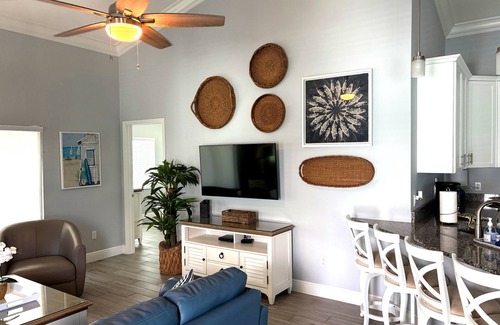 Mid Island House | n"Lazy Day" - Beach Paradise w/Pool, 2 min walk to beach! Pet friendly!