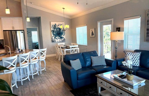 Mid Island House | n"Lazy Day" - Beach Paradise w/Pool, 2 min walk to beach! Pet friendly!