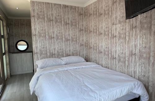 Moses Kotane Cabin | Namamaoto Cubes Resort