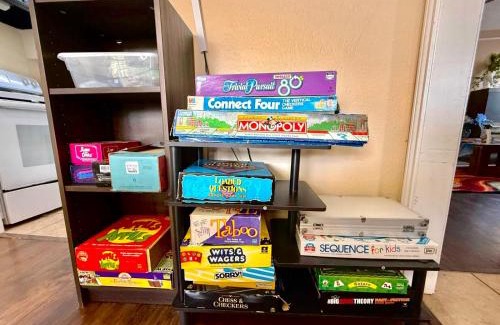 West Arlington House | Near AT&T Stadium, UTA, Globe Life, Six Flags, DFW Airport, American Airlines Center with Games and Crib