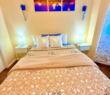 West Arlington House | Near AT&T Stadium, UTA, Globe Life, Six Flags, DFW Airport, American Airlines Center with Games and Crib