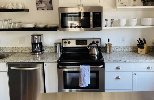 Historic Railroad District House | New Downtown 3 Bedroom Upstairs Flat with views