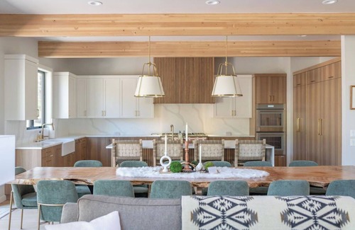 Sunriver House | New in Sunriver 2025! Sleeps 14+, 14 beds, Luxury modern lodge.