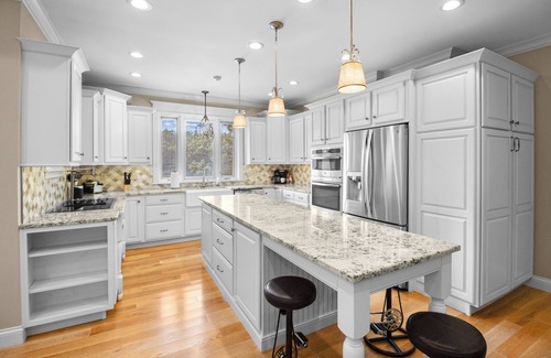 Pittsburg House | New lake front getaway on Woods Creek Lake with entertainment opportunities for everyone! Perfect for holidays, weekend getaways, family weekends, or just a good ole fashioned lake weekend.