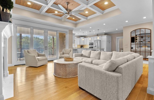 Pittsburg House | New lake front getaway on Woods Creek Lake with entertainment opportunities for everyone! Perfect for holidays, weekend getaways, family weekends, or just a good ole fashioned lake weekend.