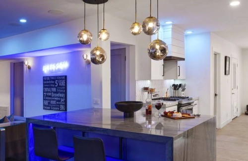 Village Grove House | NEW! Luxe Retreat Heated Pool Spa Fire Pit Mins to Old Town