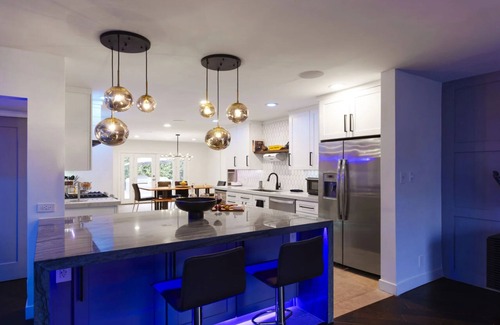 Village Grove House | NEW! Luxe Retreat Heated Pool Spa Fire Pit Mins to Old Town