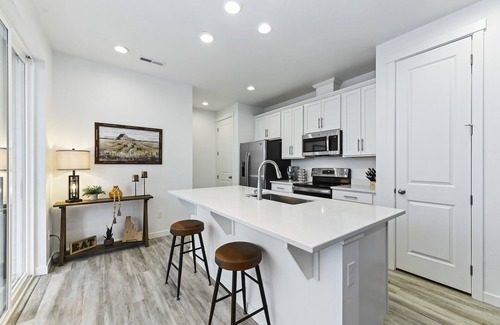 Star House | New, Modern and Cozy with a pool in Central Star! 15-30 from Meridian and Boise!