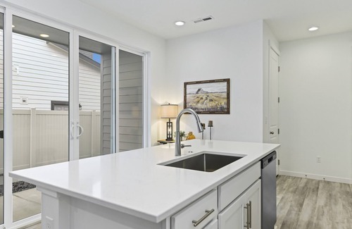 Star House | New, Modern and Cozy with a pool in Central Star! 15-30 from Meridian and Boise!