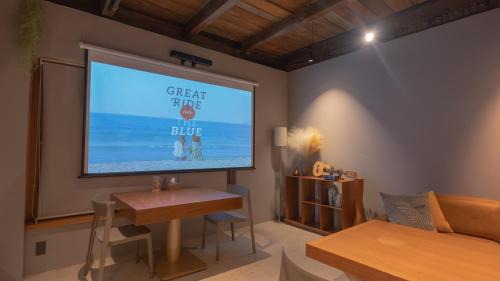 Higashi-ku House | NEW OPEN ！1日1組限定、海すぐの一軒家を完全貸切別荘！島の自然を五感で味わえる体験型ホテル