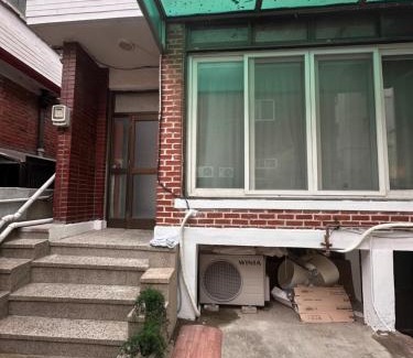 Mangwon-dong Apartment | New Open #Room3 #최대 8인숙소 #호텔침구 #망원시장1분 #홍대15분 #반려견가능