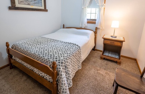 Millersburg Cabin | New! Outback Lodge. Large 3 story Cabin!