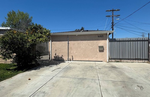 Van Nuys Apartment | New private studio house with parking space! Fully furnished & centrally located