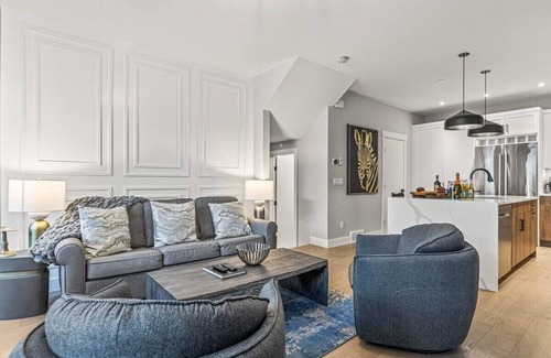 Teepee Town House | NEW Schloss by SSR Top View HOT TUB 5BR