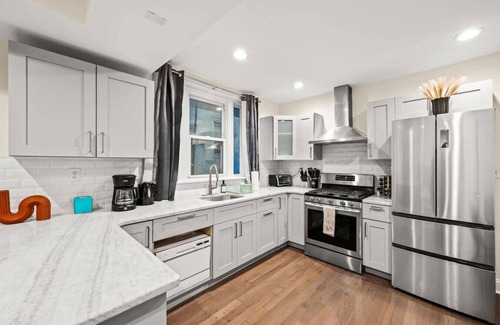 Society Hill Apartment | New Spacious 3 Bedroom Apt in the Heart of Philly