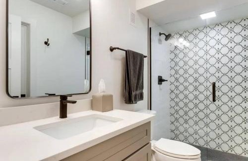 Jefferson Park Apartment | New two room apartment close to stadium and downtown on a park