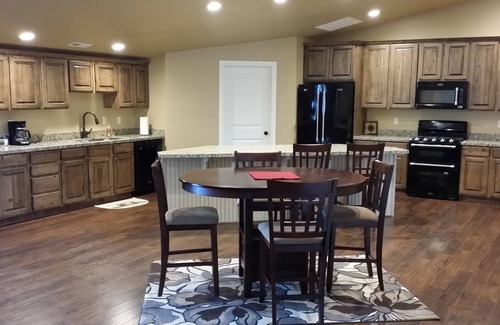 West Bountiful Apartment | Newer 2000 plus sq ft Apartment Bring your Pets and Toys