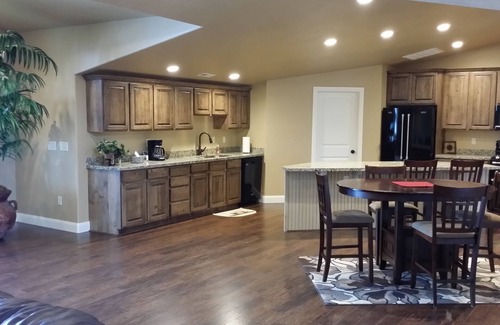 West Bountiful Apartment | Newer 2000 plus sq ft Apartment Bring your Pets and Toys