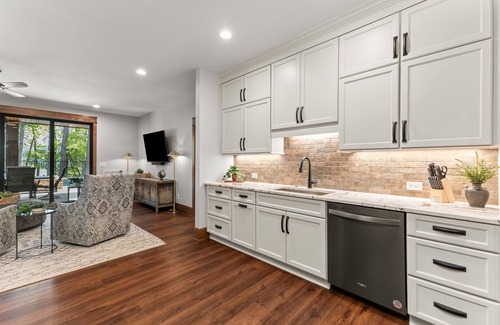 McCormick Apartment | Newly constructed luxury retreat on Lake Thurmond. The sleeping arrangements for this property are 3 queen beds.