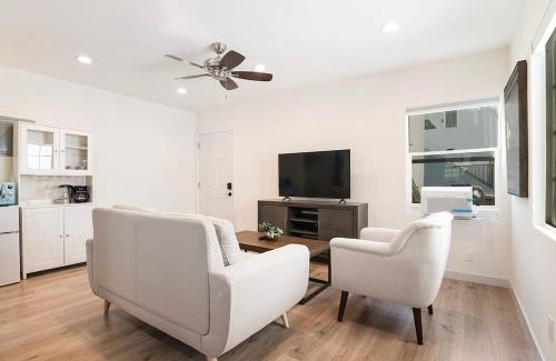 Beverly Hills Hotel | Newly Renovated Studio for 2 Prime LA Location