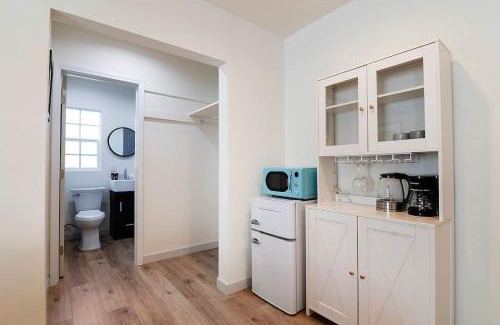 Beverly Hills Hotel | Newly Renovated Studio for 2 Prime LA Location