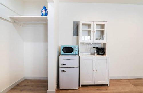 Beverly Hills Hotel | Newly Renovated Studio for 2 Prime LA Location