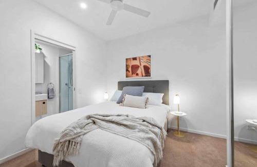 Newstead Apartment | Newstead Ideally Located 2bed 2Bath Free Parking in Heart of Everything
