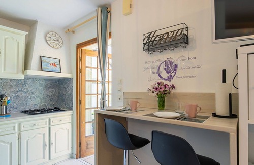 Kerlouan Apartment | Nice apartment for 2 people with WIFI, TV, patio and pets allowed