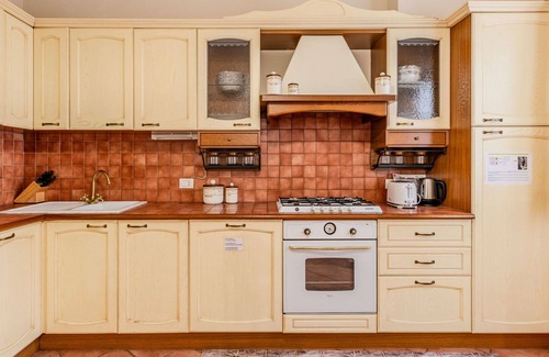 Carlazzo Apartment | Nice apartment for 4 guests with WIFI, TV and balcony